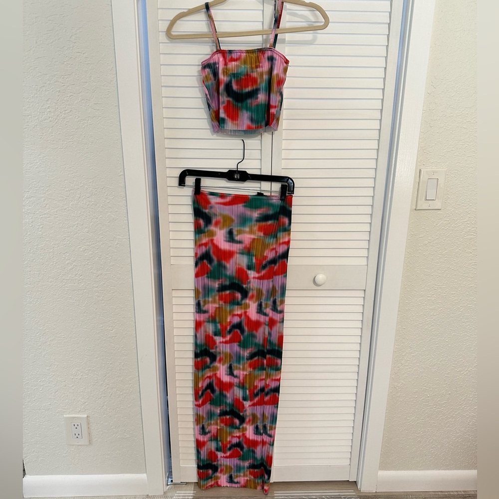 Summer fun! Boohoo tie dyed 2 piece crop top/ Maxi skirt size 6
